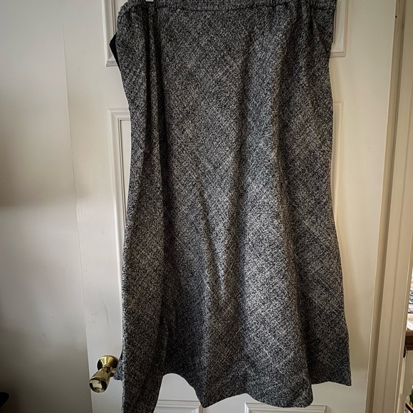 Dana Buchman Gray and Black A-Line Skirt - Picture 2 of 6